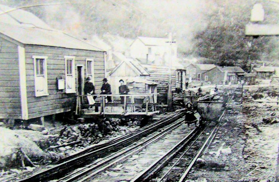 Denniston houses on rope road. | West Coast New Zealand History