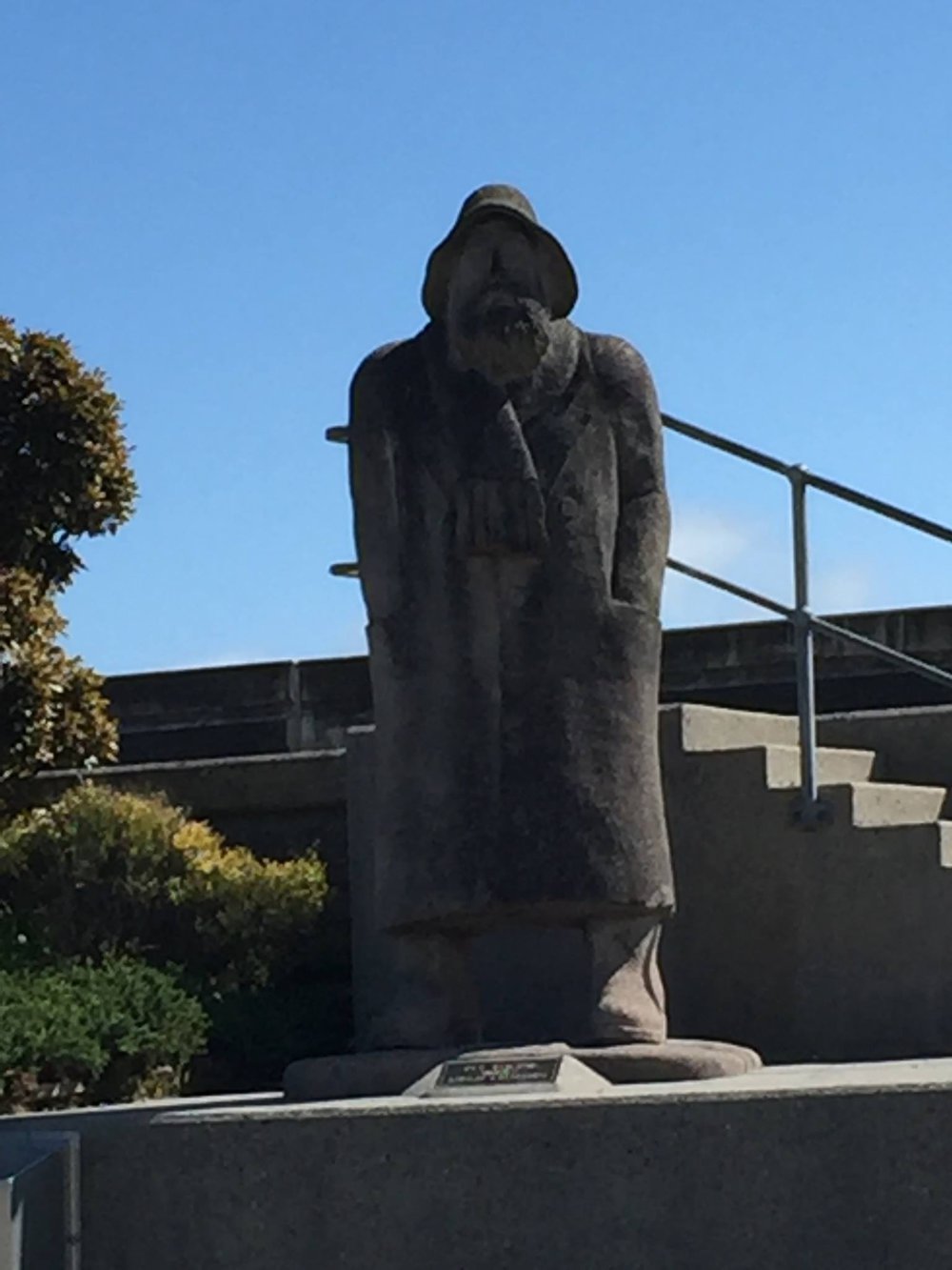 Fisherman statue by Steve Newby, Greymouth | West Coast New Zealand History