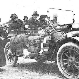 WW1 soldier being farewelled by his mother, Inangahua. ca.1914.
