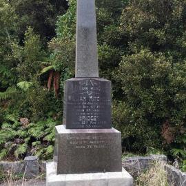 A gathering of Pioneers and old time Goldminers, Stafford .1911.  --2 PHOTOS--