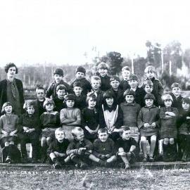 Kotuku School Junior Class 1927.