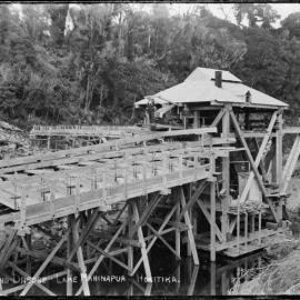 Dry land dredge, Lake Mahinapua