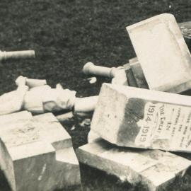 Damage to war memorial caused by the 1929 earthquake at Murchison
