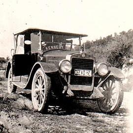 Kennedy Bros.Motors. ca.1950.    *PHOTO ALBUM*
