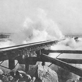 Greymouth Breakwater - a rough day.