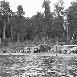 Lake Kaniere excursion, lakes edge Sunny Bight.