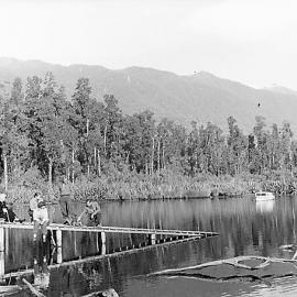Allens jetty, Lake Paringa 1954