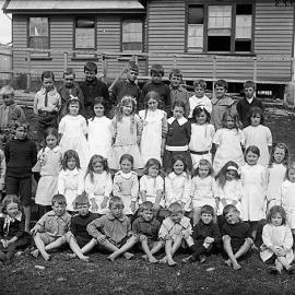 Murchison School circa 1912.