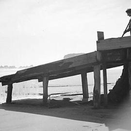 Sluicing cradle, Brighton beach Fox River 1940.