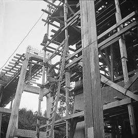 Building rail bridges Lower Buller Gorge 1940.   -ALBUM-
