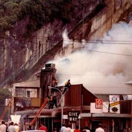 Commercial Hotel fire, Greymouth.5th. November, 1984.  -ALBUM-