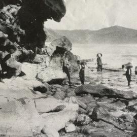 Carrying pipes for culverts around the Seventeen Mile Bluff