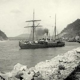 SS Grafton leaving Greymouth Wharf, 1884.