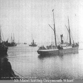 SS Maori leaving Greymouth Wharf.