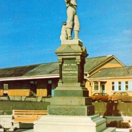 Hokitika Pioneer Statue postcard, 1975.