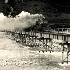 Train crossing the Waimakariri at Bealey