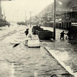 Floodwaters, Greymouth, Albion Hotel on the right. 1905.