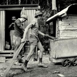 Goldmining Dingbat Flat, Waiuta 1971.   -ALBUM-