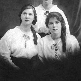 Mallinson sisters from Aratika, West Coast.