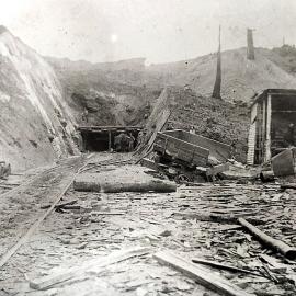 Excavating the Inangahua Landing, rail cutting. ca 1909 - 10.