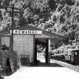 Rewanui Railway Station