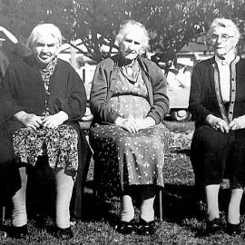 Mrs Greig, Mrs Mitchell, Mrs Thompson, Mrs McElwee, Elizabeth "Jeanie" Kearns.Reefton.