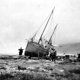 Tiari- Anani aground Cobden 1936.