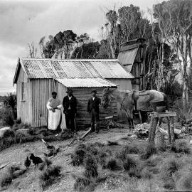 Teowai and Ruera Te Naihi of Makaawhio at the  Waiatoto, Jackson Bay. 1903.