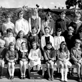Ngahere school -Yukon Fisher .1974.