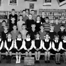 Grey Main School ,P4-S1. 1972.