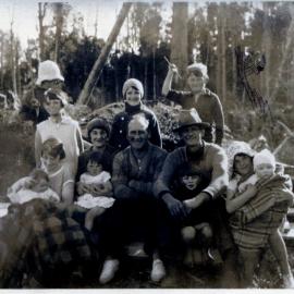 The Tucks of Nelson Creek - Fred Tuck with children and Paul Hight and Bill & May Taylor 1932.  