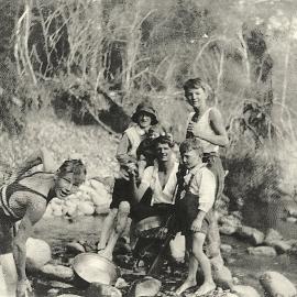 Tuck Family at work in Nelson Creek. 1928.