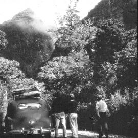 The road to Milford Sound. ca.late 1950`s.   - ALBUM -
