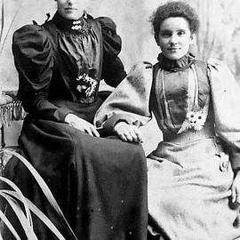Two Greymouth women - Schaef was the photographer.