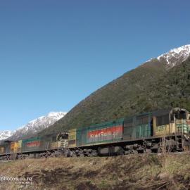 DXC 5195, DXC 5379 and DXC 5287 stand by at Otira on banker duty.2012.