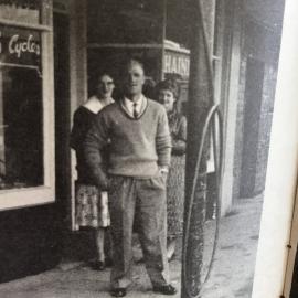 Watching the photographer, Hokitika  *ALAN WISDOM COLLECTION*