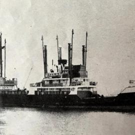Coal collier the Puriri turning in the Grey River .