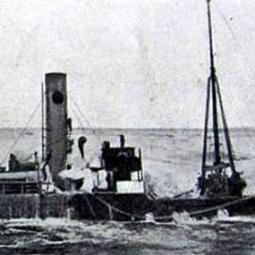 S.S. Ngahere aground on the Greymouth Tiphead.May 12th, 1924.  - 2 PHOTOS -