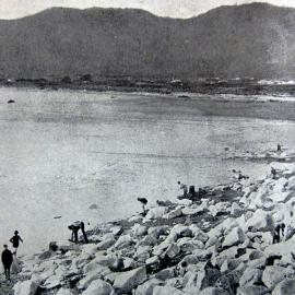 Fishing for coal from the wrecked S.S. Ngahere.May,1924.
