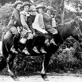 Judi Edridge, Stella Hunter, Mabel & Linda Stone with their cousins at Black`s Point.
