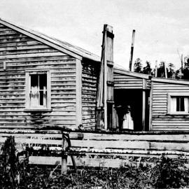 Orwell Creek Mill - Lucas Family- Anna Lucas my Grandmother in back doorway.1924.