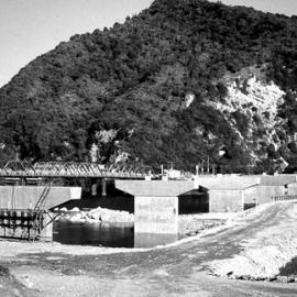 Building the new Cobden Bridge.   - ALBUM -