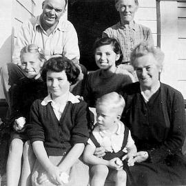 Keith ,Laura,Eileen,Helen,Marie Vincent, Gran Boddy and William,Runanga.