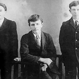 Prince Evans, son of the Mayor of Ross, Henry Allen Wickes and Stan Beamish.1918.