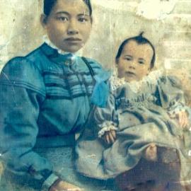 Annie Long of Ahaura with her son Harry Kin Hong Long. ca.1900.