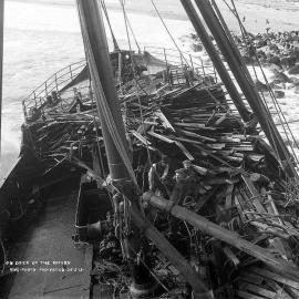 The wreck of the Kotuku, Grey River. 25th May,1912.