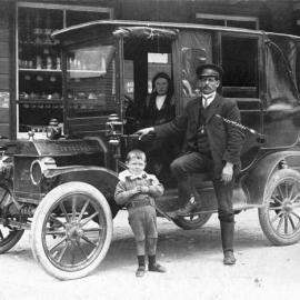  1915 Model T Ford town car that was used as a McGlashan's taxi in Greymouth