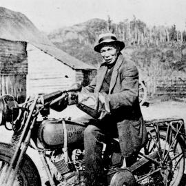 Wong Kan on Jackie Mitchell`s Harley at Cronadun.1925.
