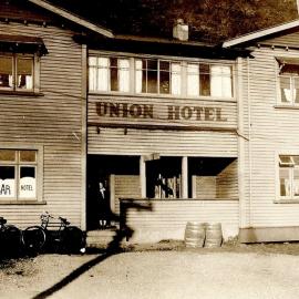 Union Hotel Wallsend .1940`s.