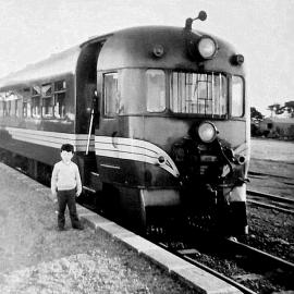 Stephen McIlroy beside the railcar at Ross.1973.
